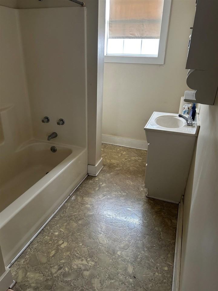 717 Wood St - Photo 7 of 9
