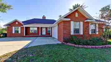 featured image of 816 W 8th Street Cir