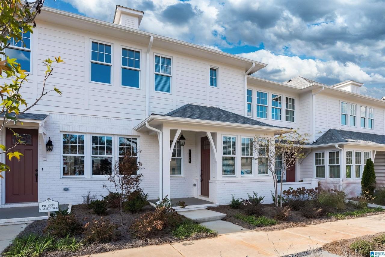 1195 Windsor Sq - Photo 3 of 32