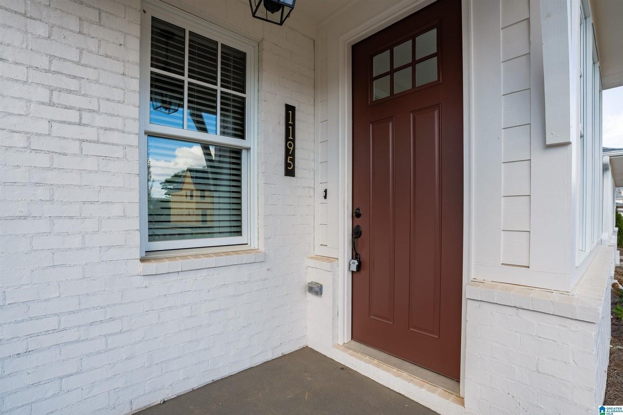 1195 Windsor Sq - Photo 4 of 32