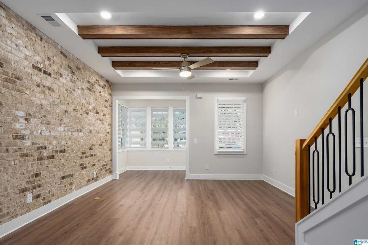 1195 Windsor Sq - Photo 6 of 32