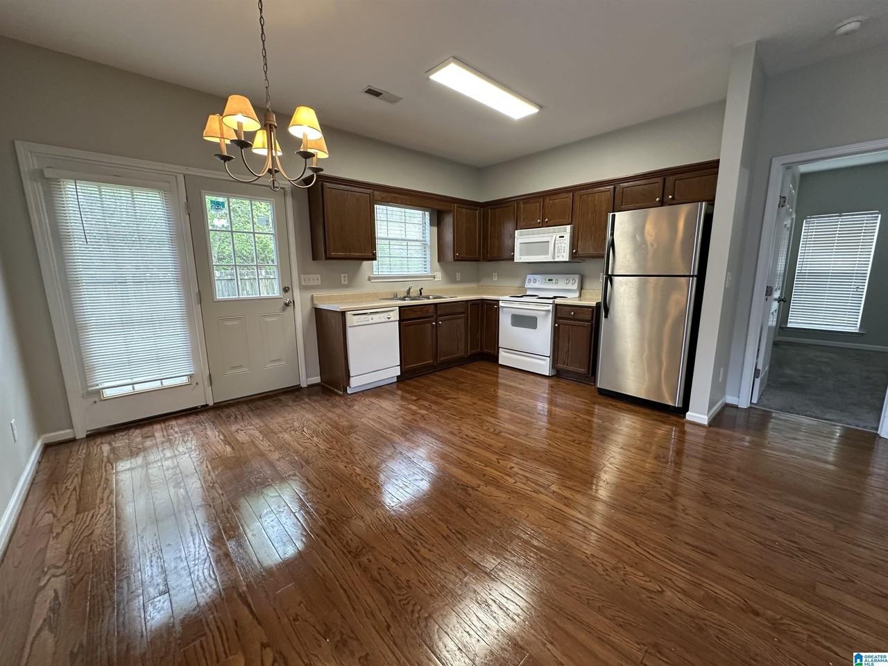 1103 Castlemaine Dr - Photo 7 of 27