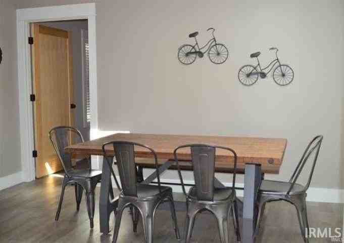 124 N Bryan Ave - Photo 6 of 15