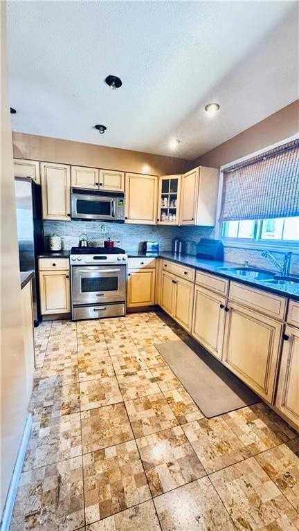 1463 E 103rd St #2 - Photo 3 of 11