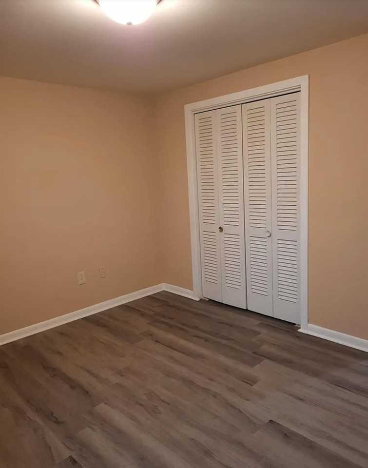 340 North Prince Street - Photo 3 of 8