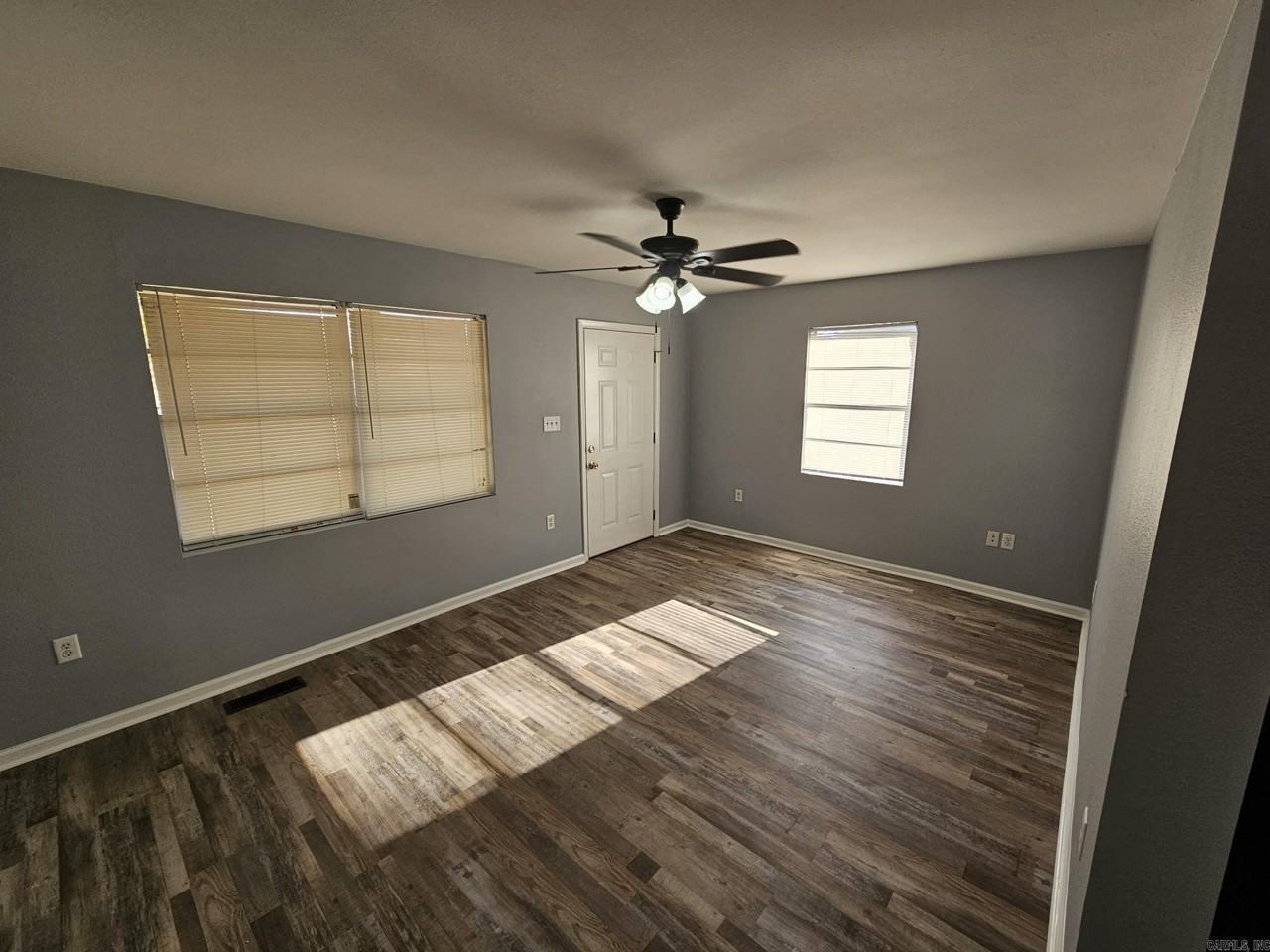 308 N Oak St - Photo 3 of 14