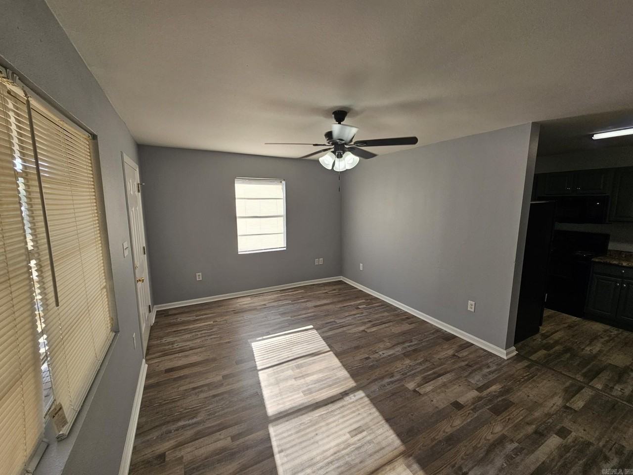 308 N Oak St - Photo 4 of 14