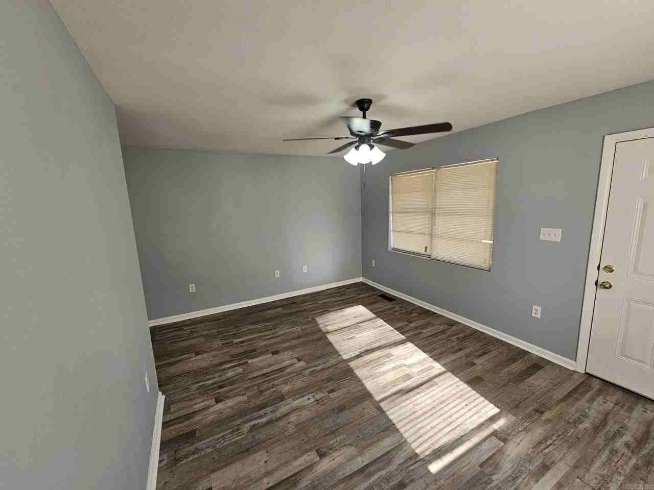 308 N Oak St - Photo 5 of 14