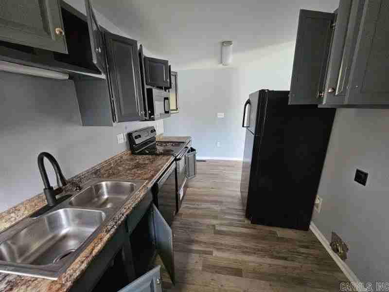 308 N Oak St - Photo 7 of 14