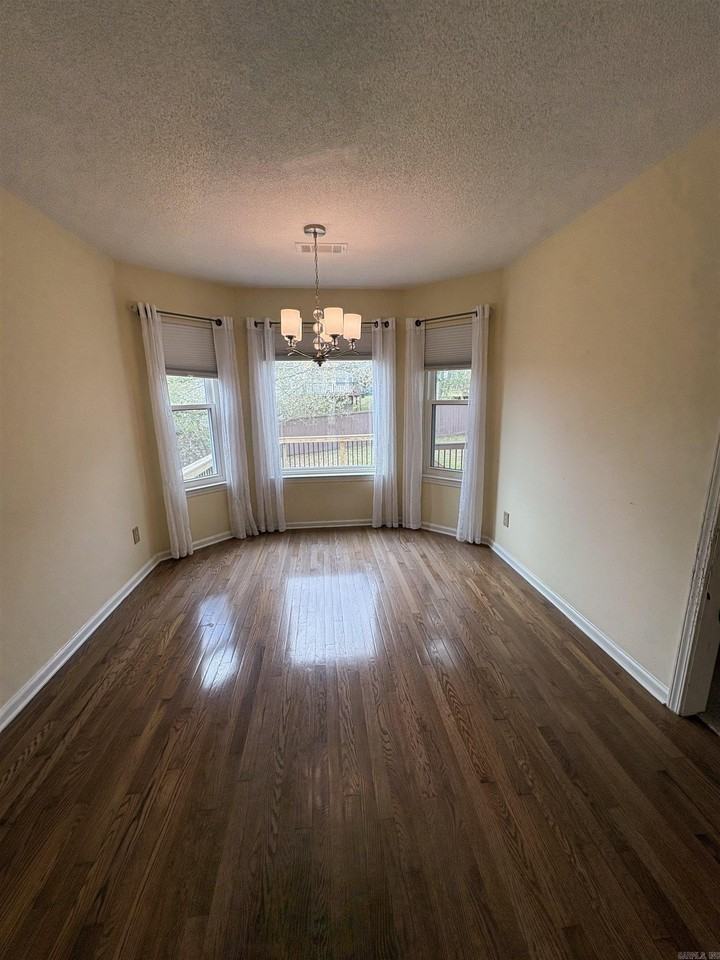 16 Forest Brook Ct - Photo 7 of 22