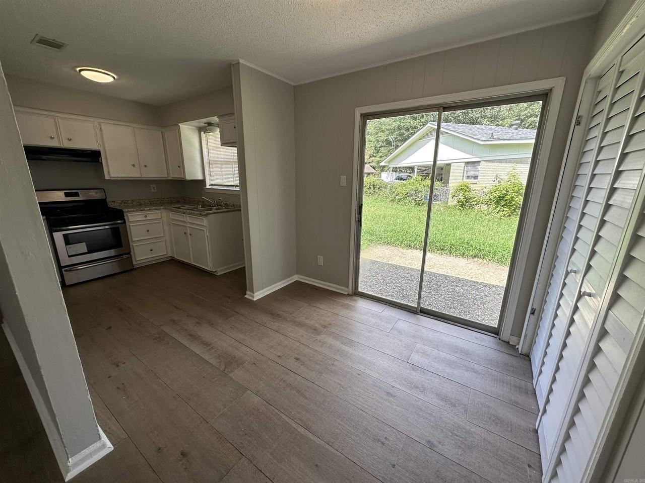 9220 Ricky Ln - Photo 4 of 15