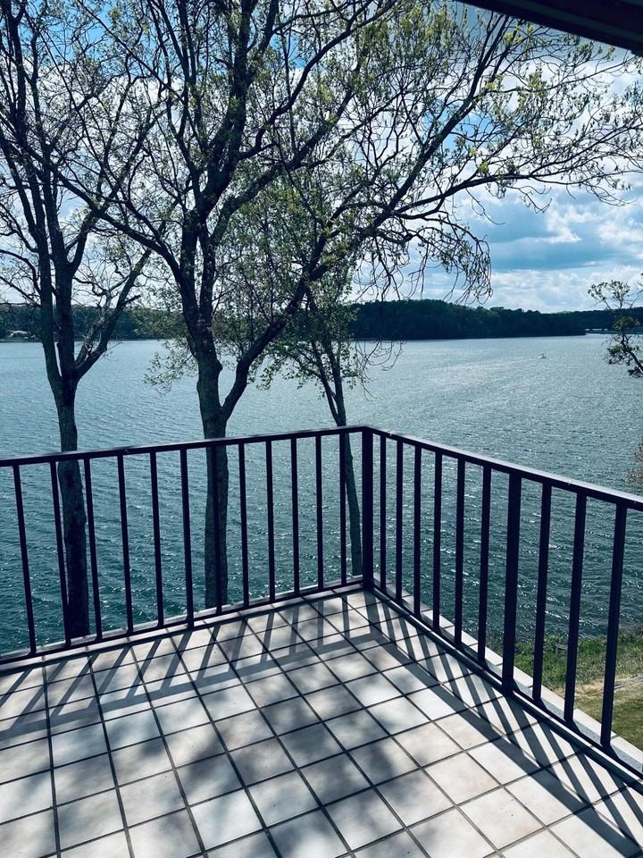 4336 Lakeshore Ln - Photo 2 of 14