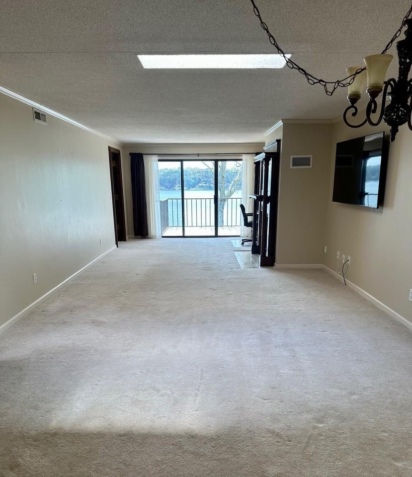 4336 Lakeshore Ln - Photo 4 of 14