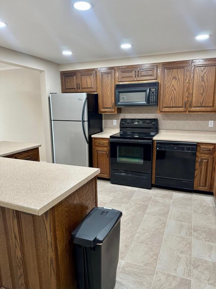 4336 Lakeshore Ln - Photo 6 of 14