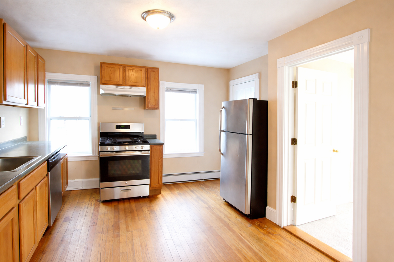 11-15 America Street - Photo 4 of 8