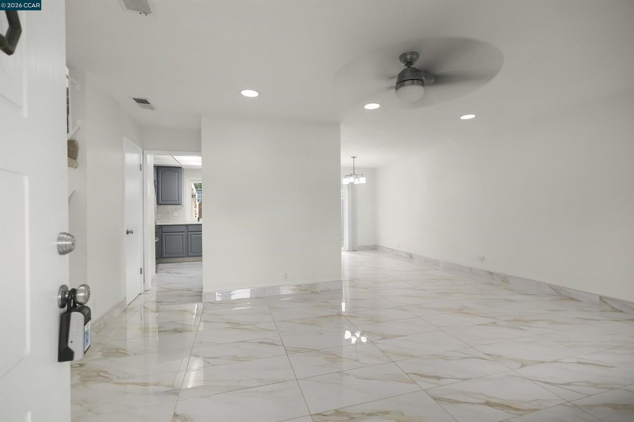 560 La Copita Ct - Photo 4 of 31