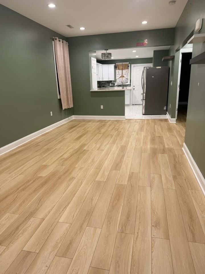 524 S Oakley Ave - Photo 2 of 7