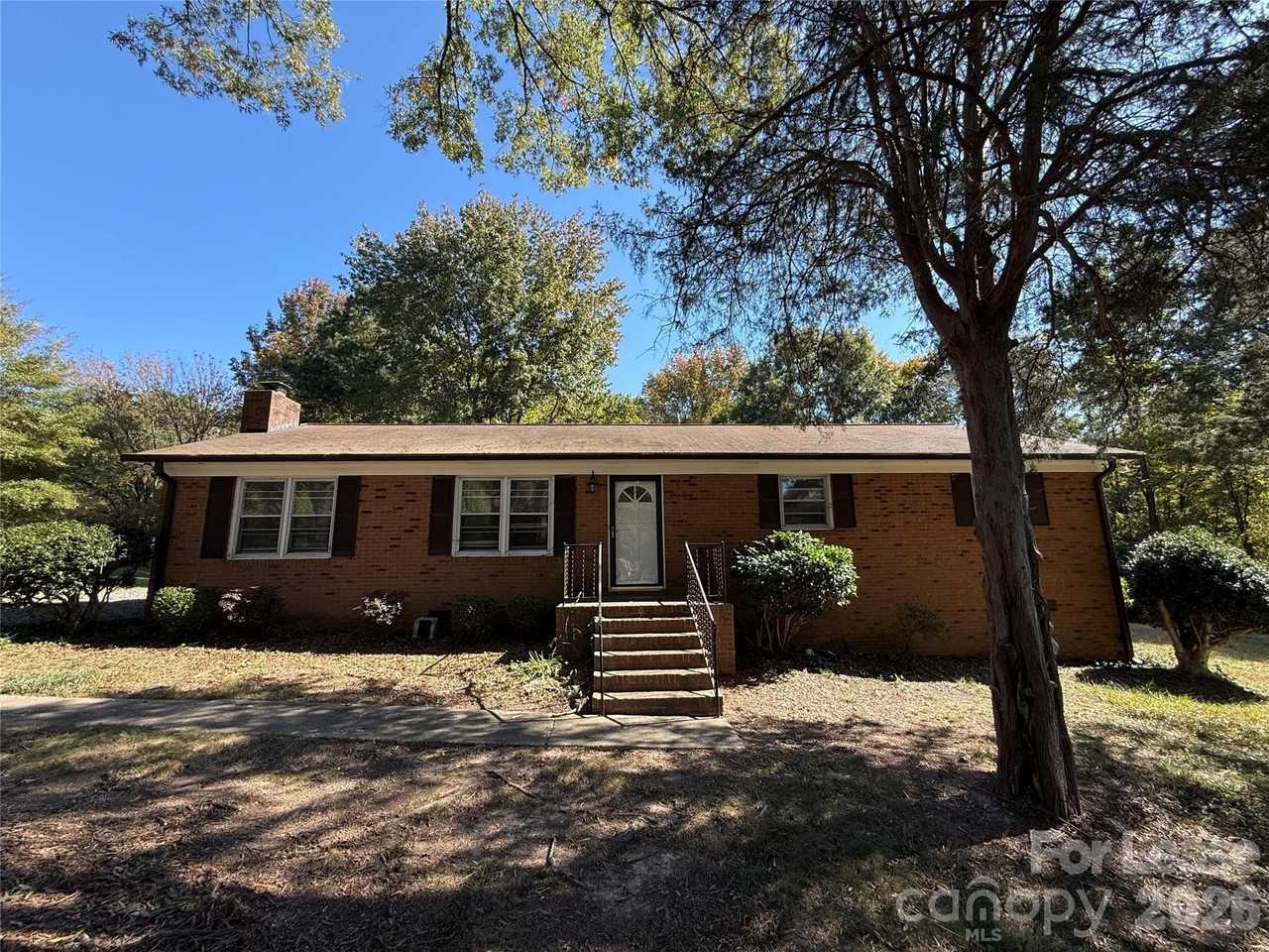 201 Allison Dr - Photo 2 of 30