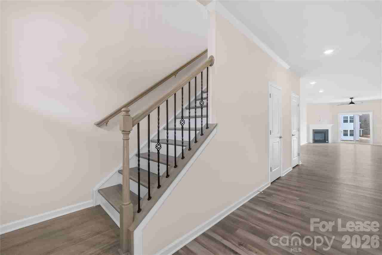 1609 Swallow Tail Dr - Photo 5 of 33