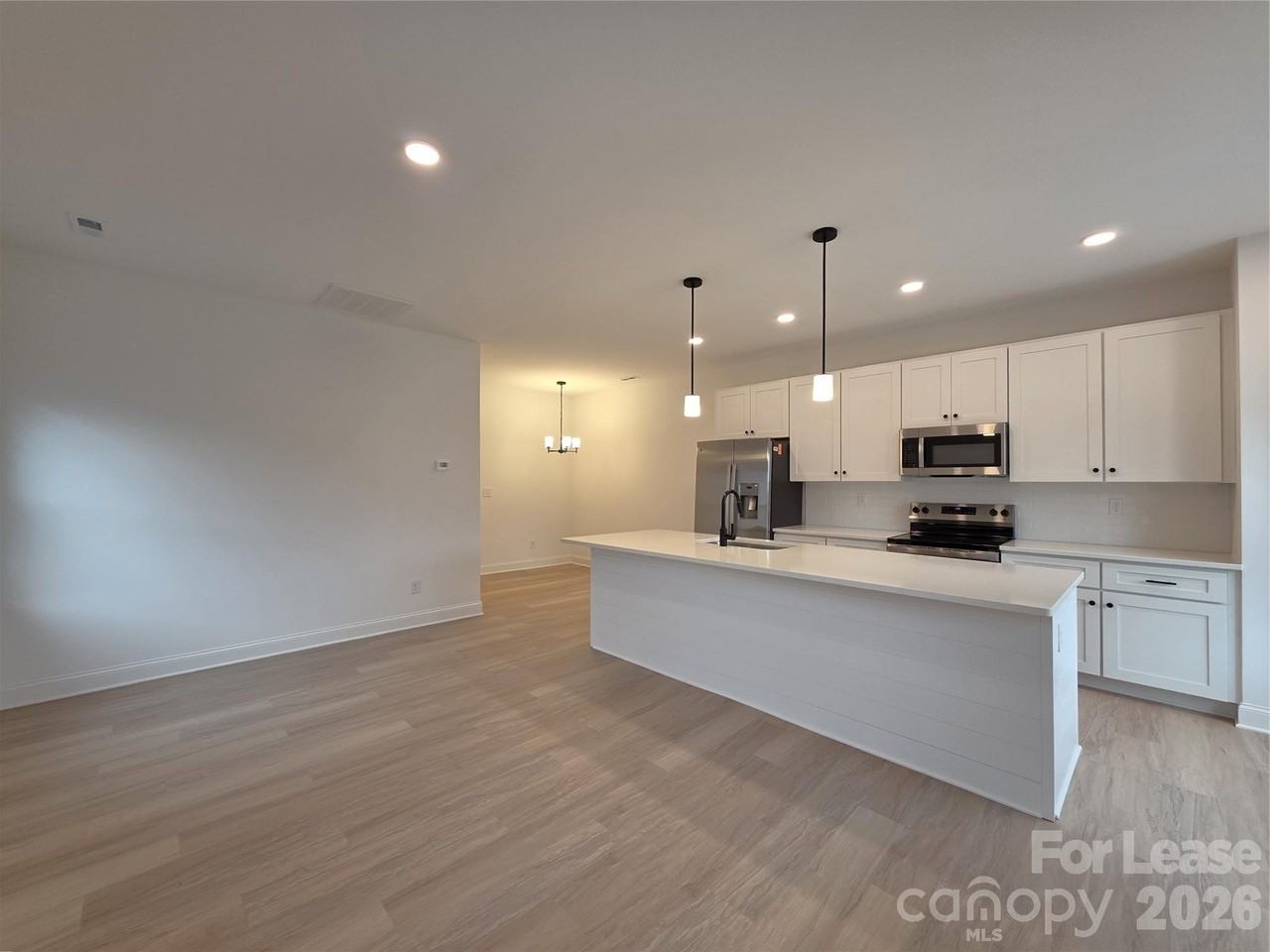 420 S Shaver St - Photo 2 of 21