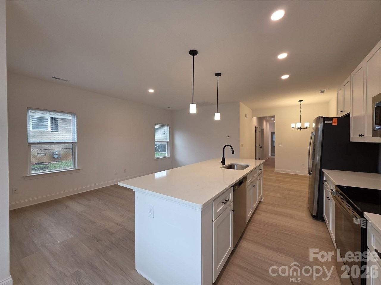 420 S Shaver St - Photo 3 of 21