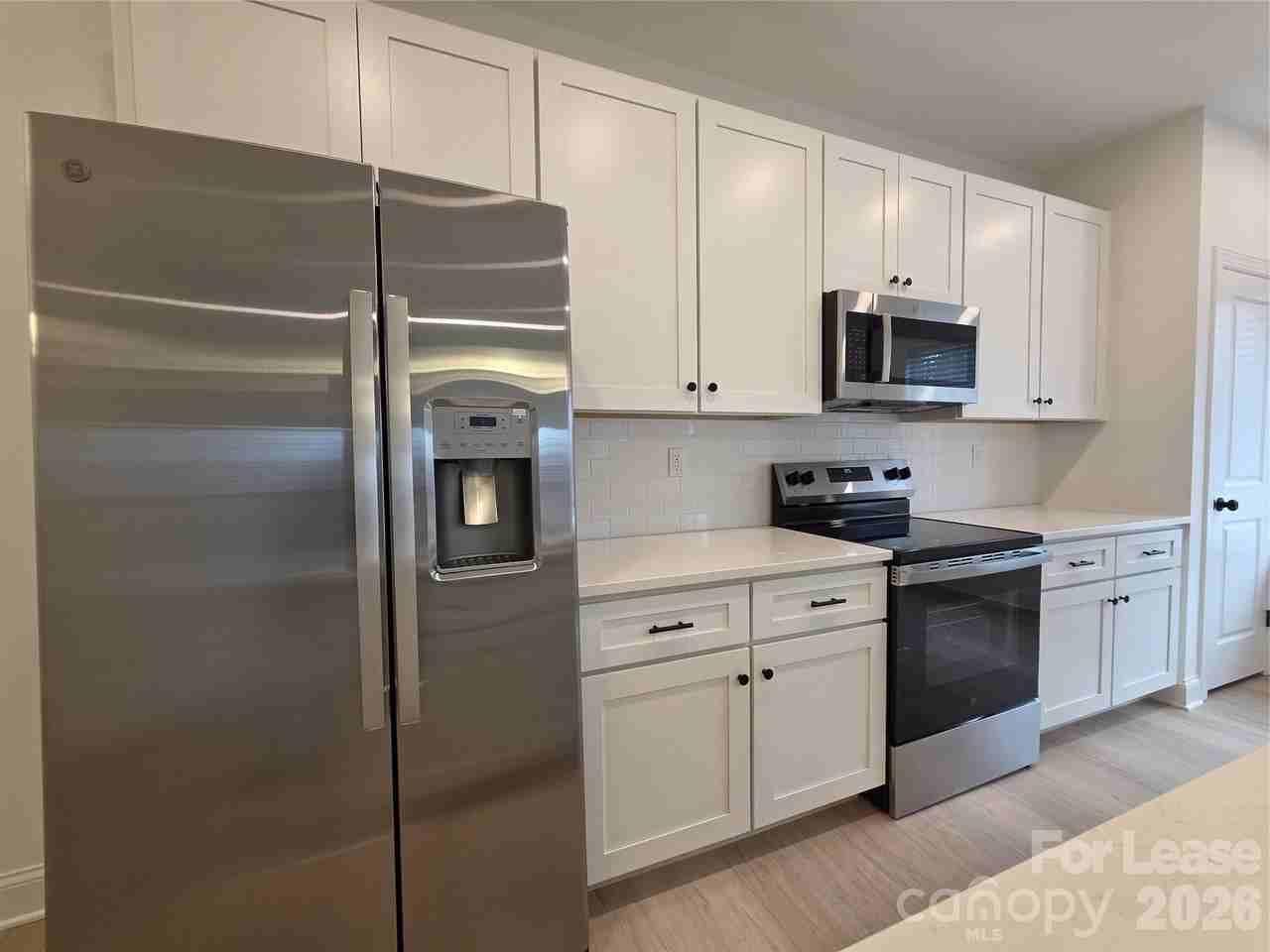 420 S Shaver St - Photo 6 of 21