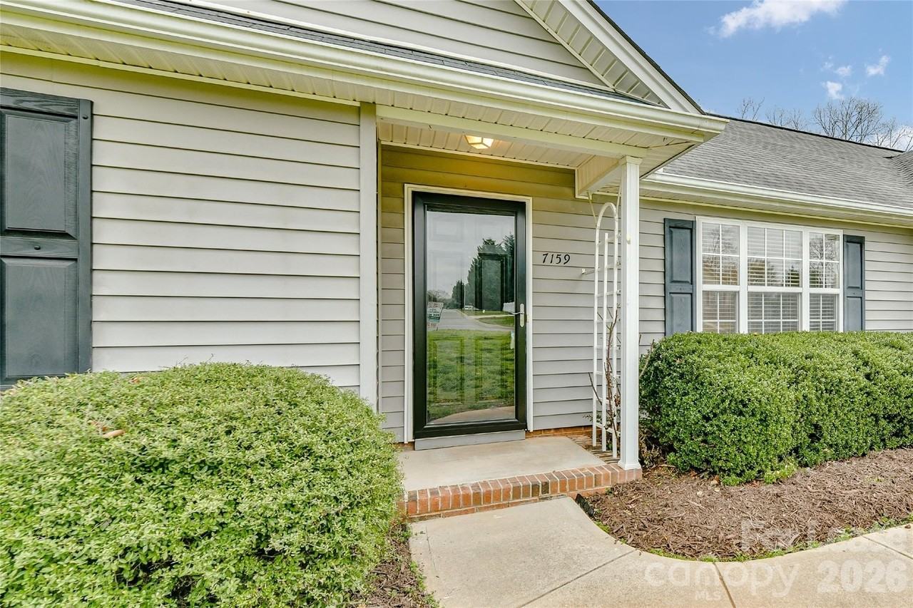 7159 Marlin St - Photo 3 of 32