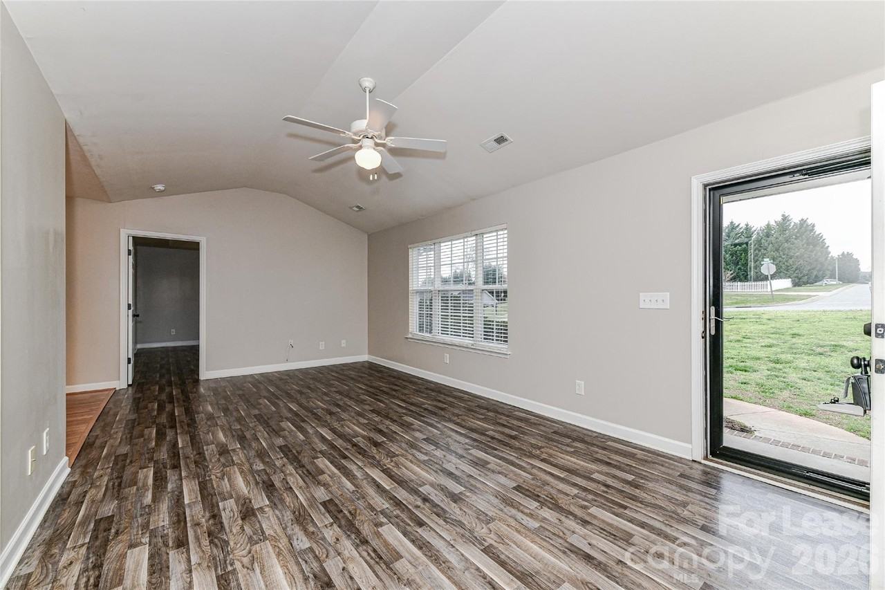 7159 Marlin St - Photo 5 of 32