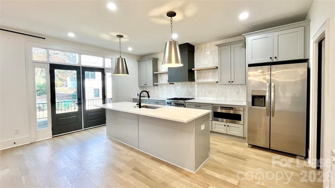 610 West Blvd - Photo 2 of 10