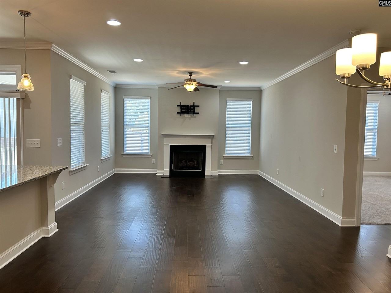 905 Layton Way - Photo 6 of 50