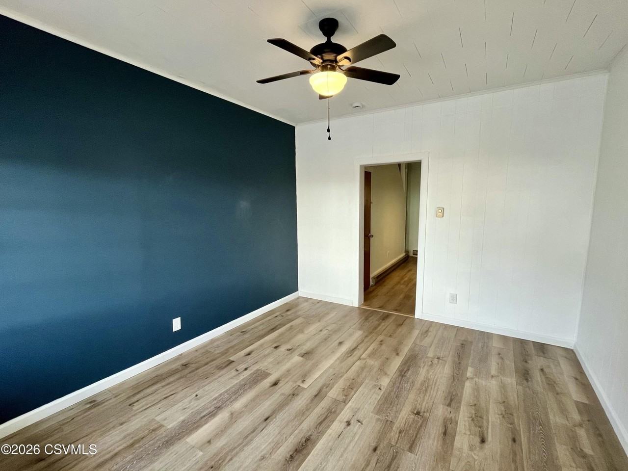 202 W 4th St - Photo 3 of 21