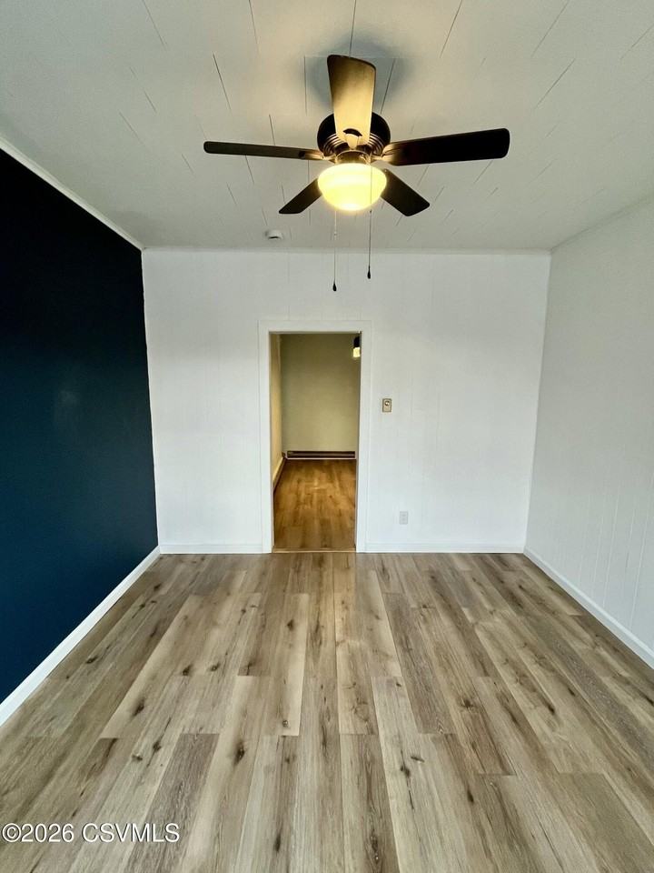 202 W 4th St - Photo 4 of 21