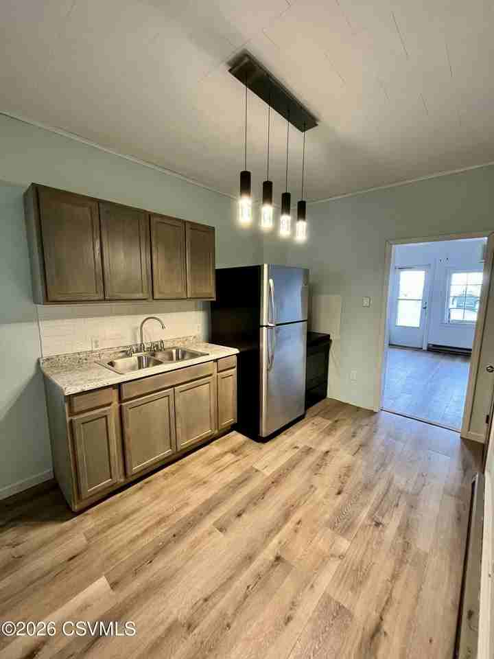 202 W 4th St - Photo 5 of 21