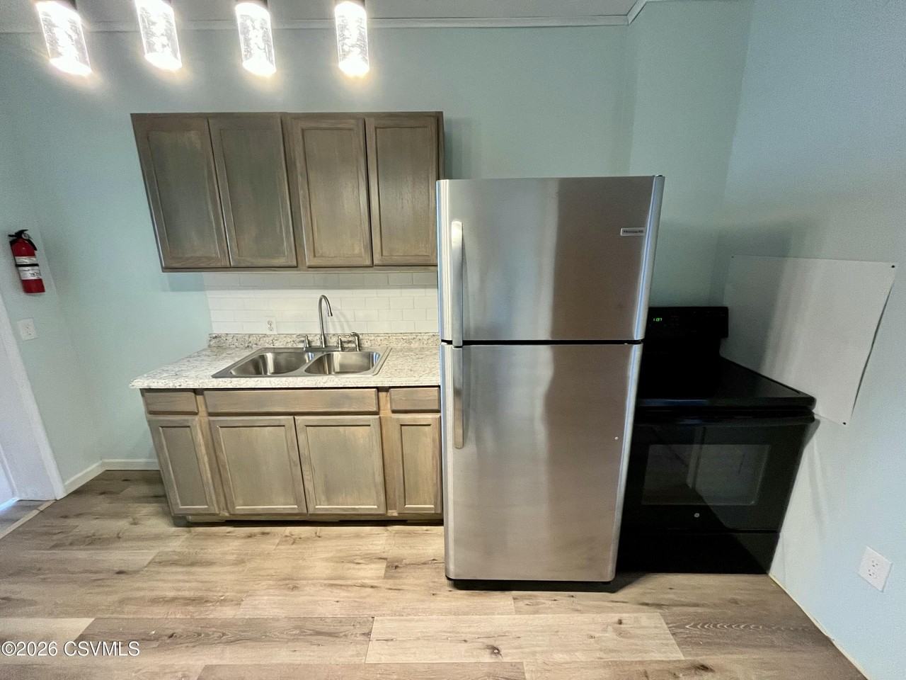 202 W 4th St - Photo 6 of 21