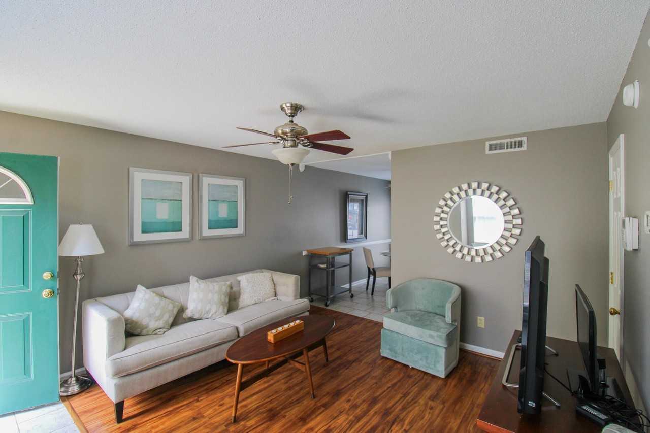 1423 Ashley River Rd Apt 2c #2C - Photo 4 of 17