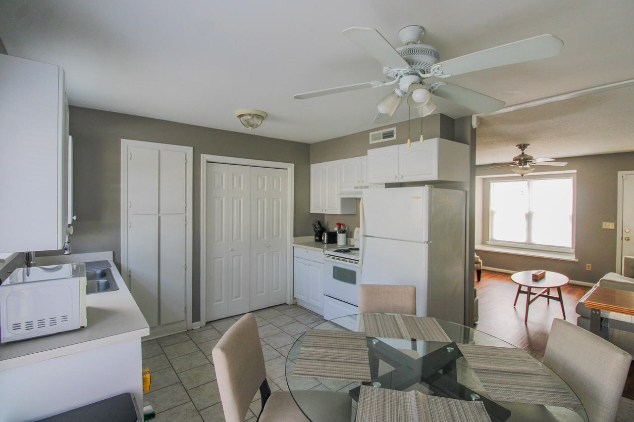 1423 Ashley River Rd Apt 2c #2C - Photo 6 of 17