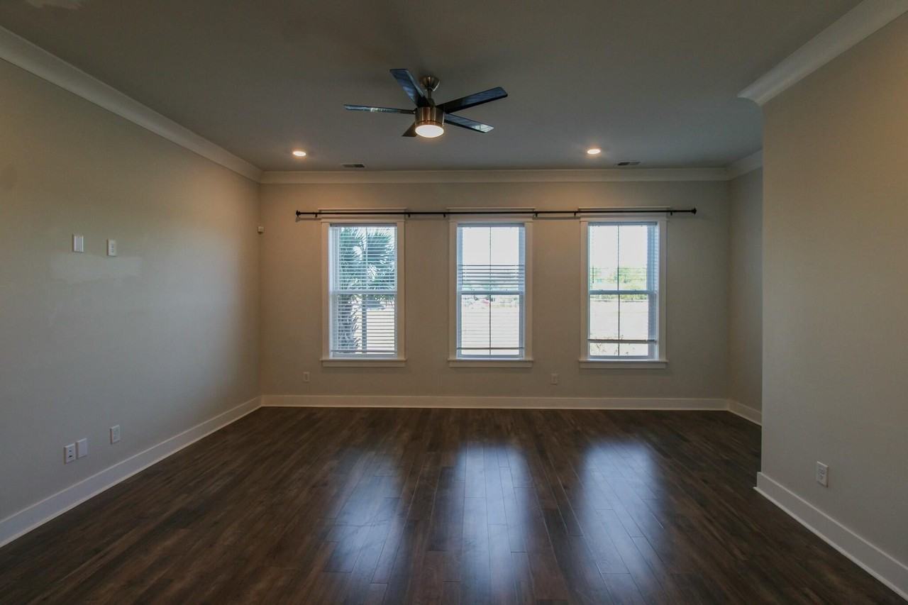 1624 Florentia St - Photo 4 of 27