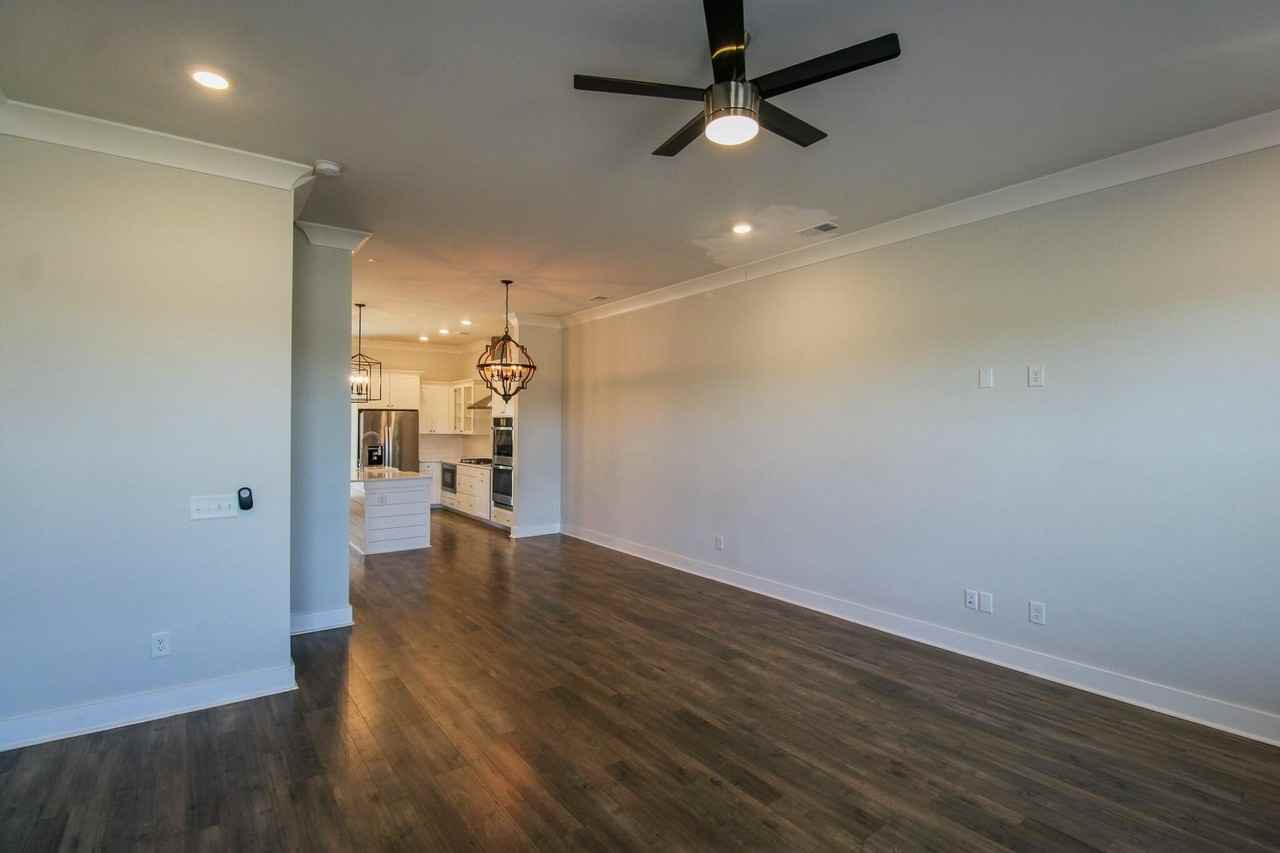 1624 Florentia St - Photo 5 of 27