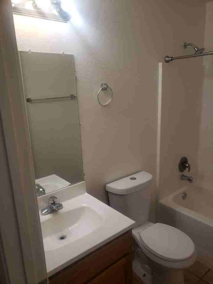 403 N Sunshine Blvd - Photo 4 of 10