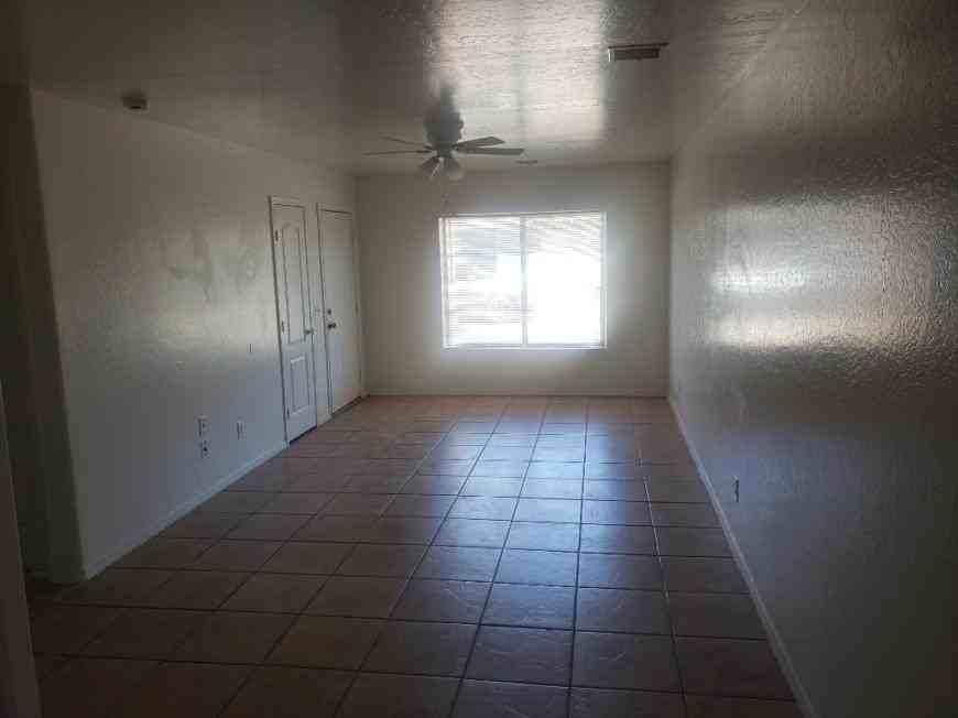 403 N Sunshine Blvd - Photo 6 of 10