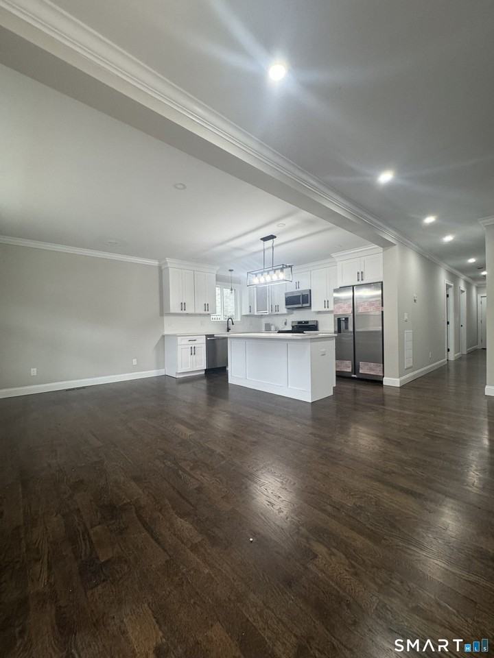 279 Harriet St - Photo 3 of 9