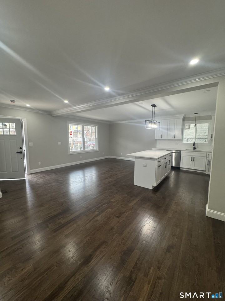 279 Harriet St - Photo 5 of 9