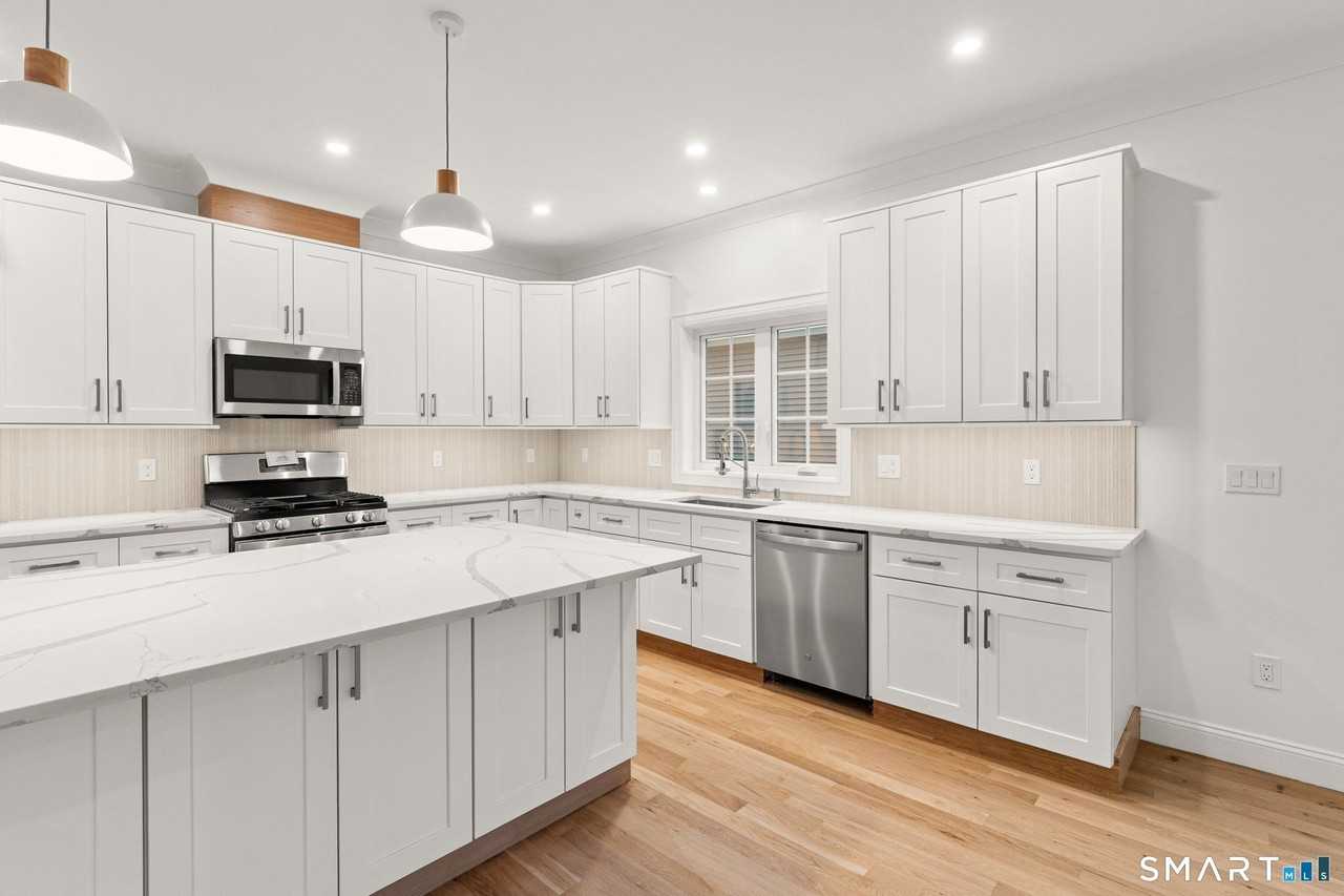 108 New England Ave - Photo 3 of 24