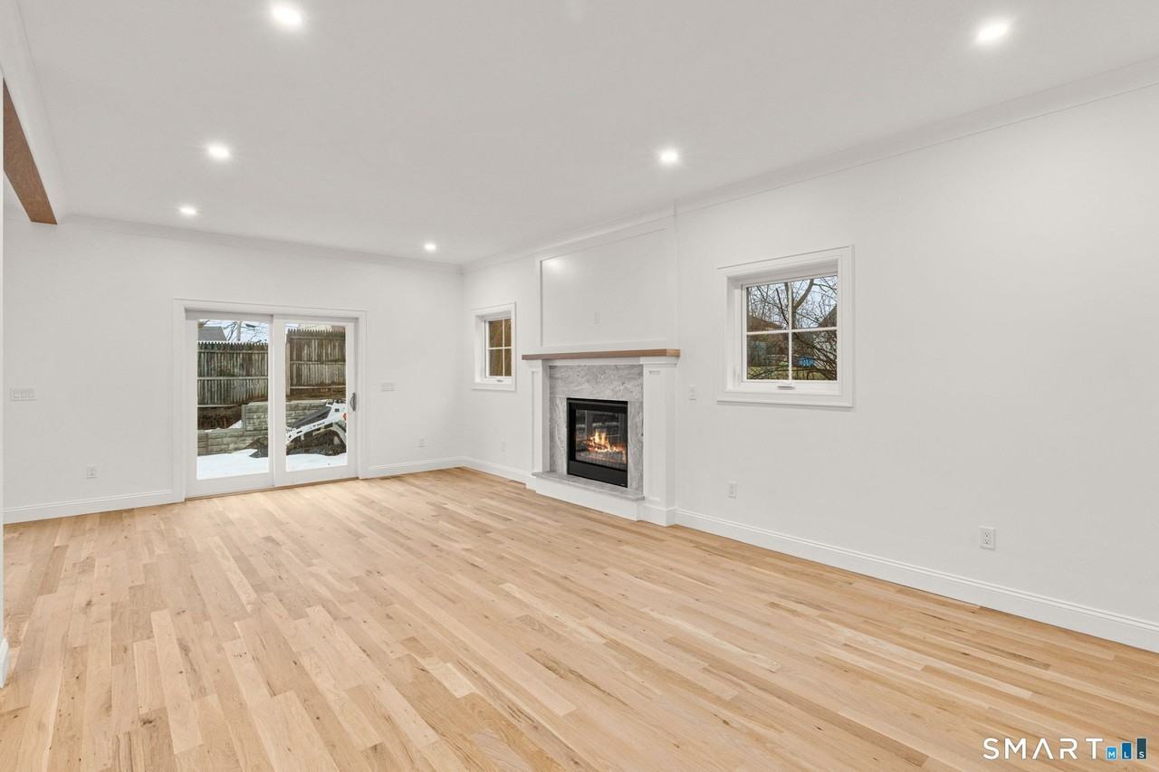 108 New England Ave - Photo 5 of 24