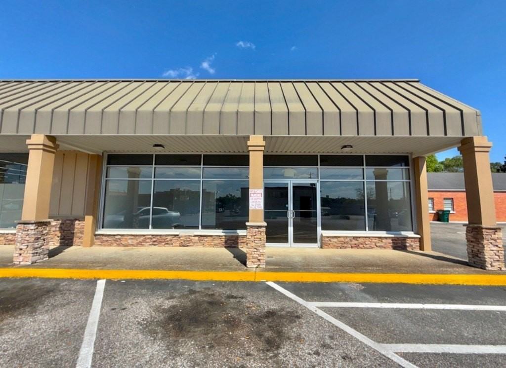 133 S East Ave - Photo 2 of 9