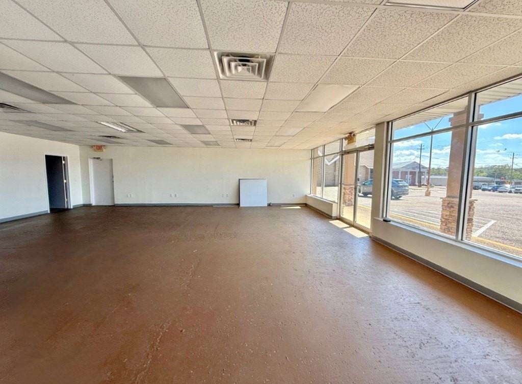 133 S East Ave - Photo 4 of 9