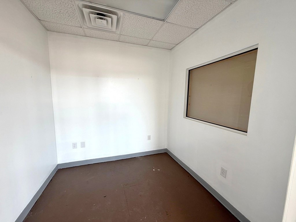 133 S East Ave - Photo 5 of 9