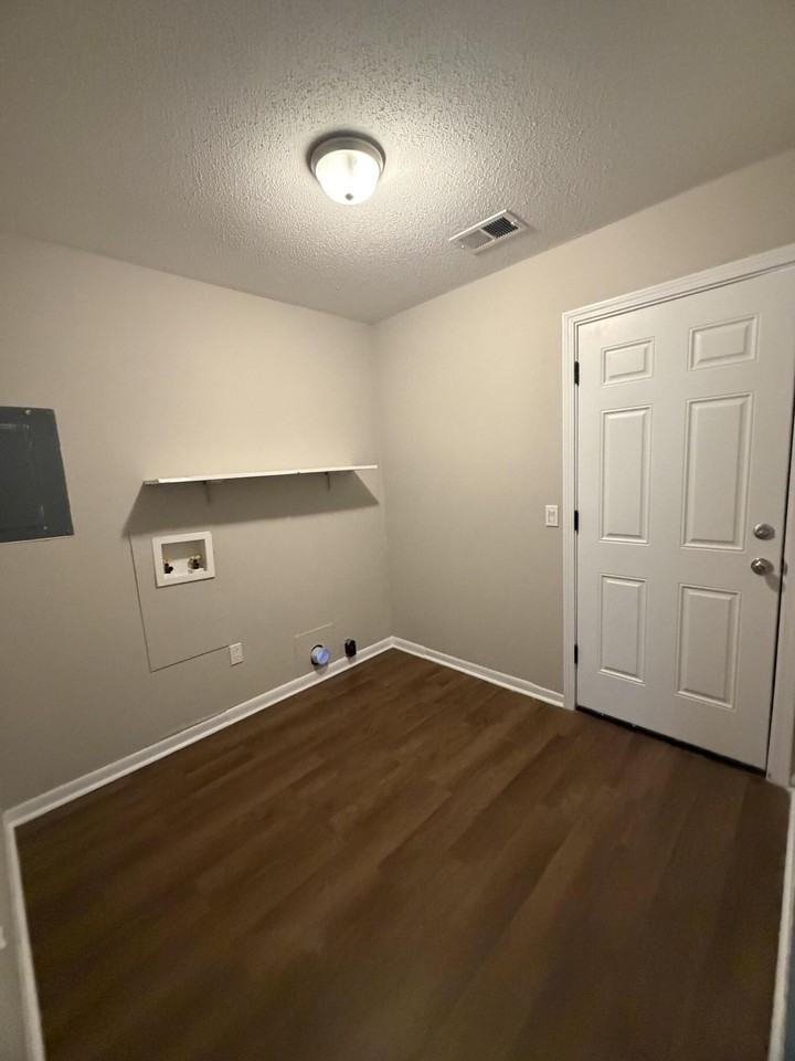 124 Hampton Dr - Photo 5 of 11