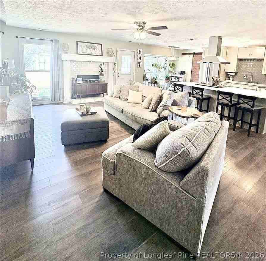 372 Woodberry Cir - Photo 2 of 13