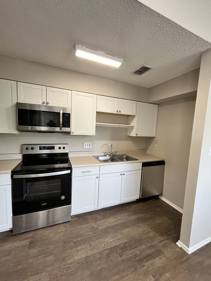 1554 Lahn Road - Photo 3 of 6